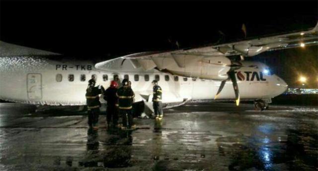 Atterrissage sur de la mousse d'un avion de Total Linhas