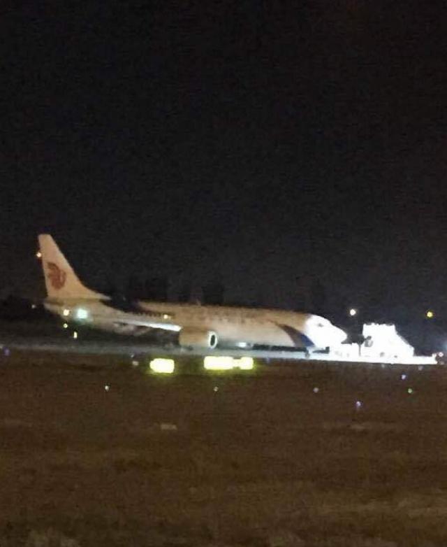 Sortie de piste au poser d'un avion de Air China