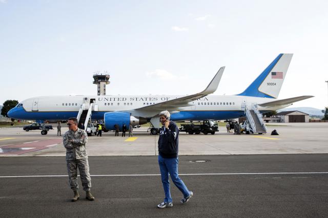 Air Force 2 en panne, John Kerry prend un vol commercial
