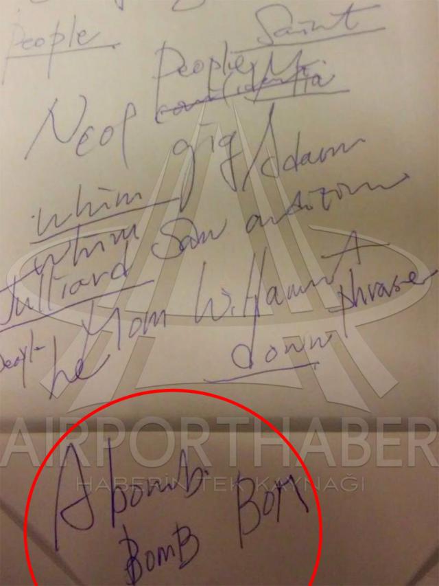 Alerte de sécurité pour une note dans un avion de Turkish
