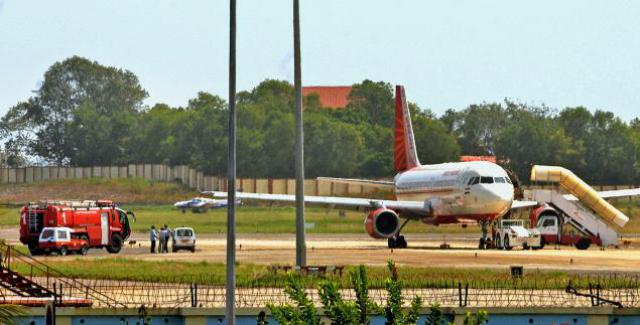Double éclatement de pneus au poser d'un avion de Air India