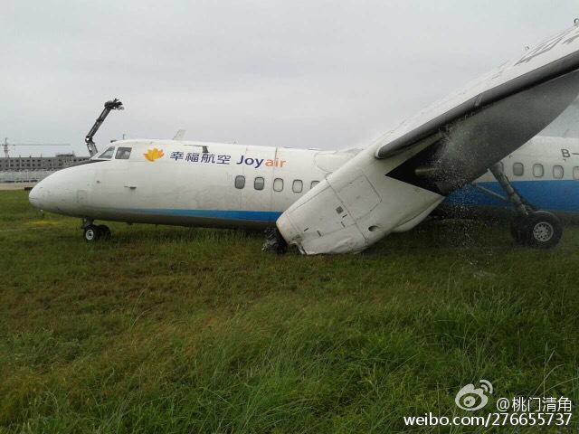 Sérieuse sortie de piste au poser d'un avion de Joyair