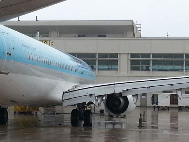 Sortie de piste au poser d'un avion de Korean Air