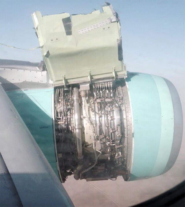 Ouverture de capot moteur en vol d'un avion de FlyNas