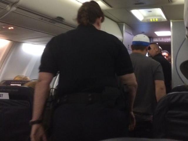 Déroutement cause passager ivre d'un avion de American