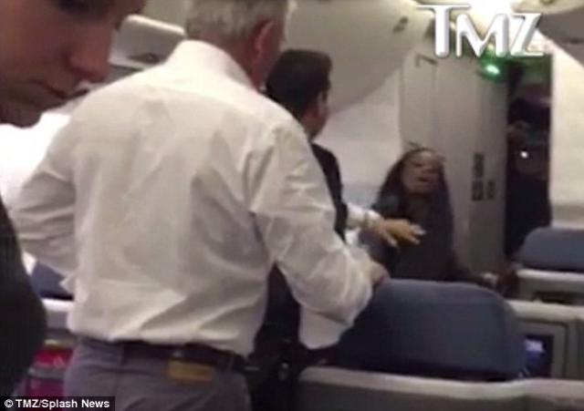 Une rappeuse américaine frappe un passager français de Delta