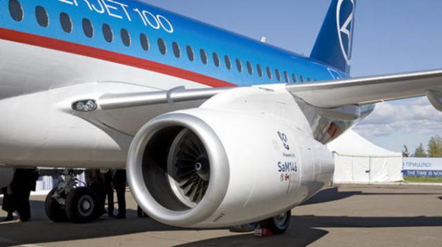 Un avion de Aeroflot perd un élément de son réacteur