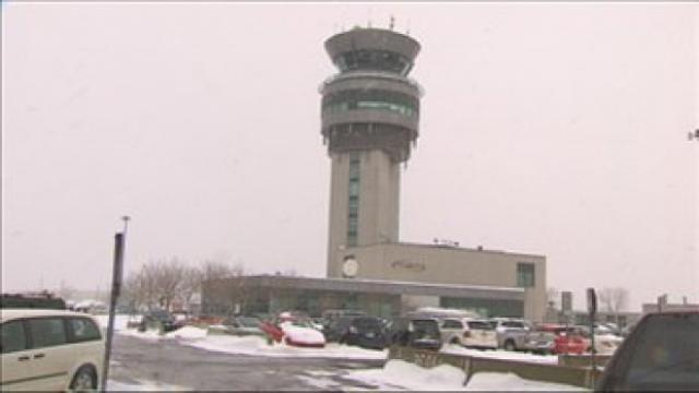 Sortie de piste au roulage d'un avion de United Airlines