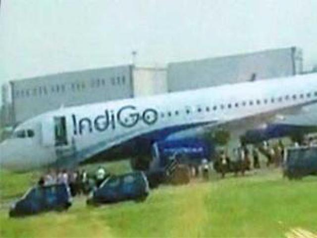 Évacuation cause fumée sur le train d'un avion de IndiGo