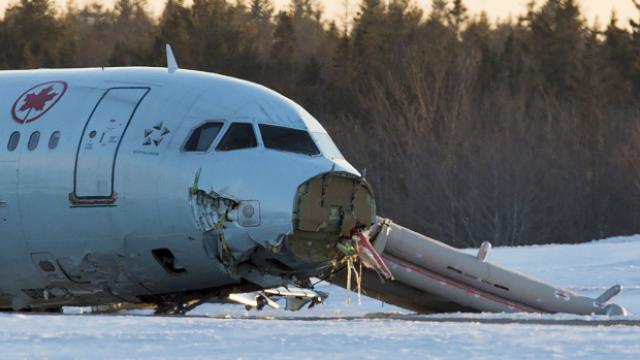 Air Canada 624: L'avion a été transpercé par le dessous