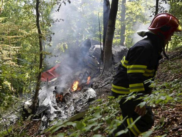 Sept morts dans le crash de deux avions de parachutisme