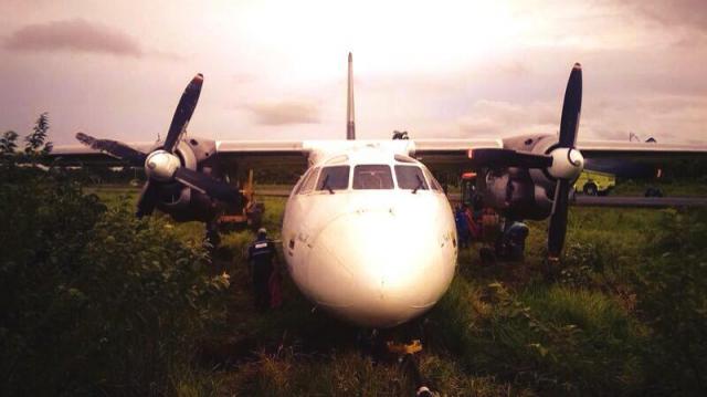 Sortie de piste au poser d'un avion de Aer Caribe