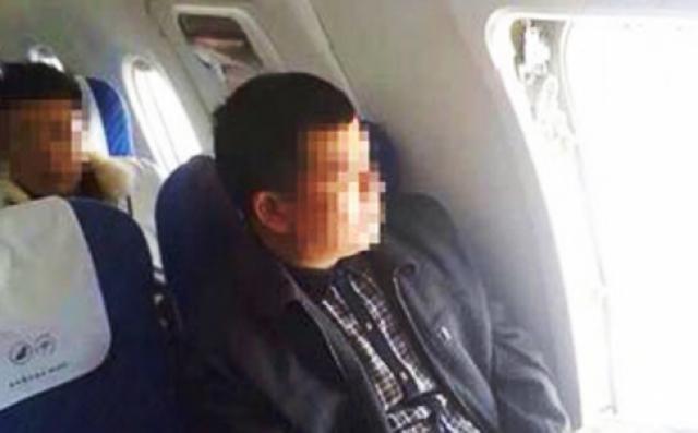 Un passager de China Southern ouvre une issue de secours
