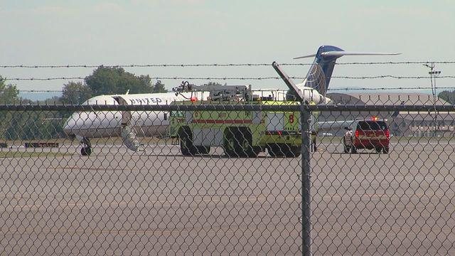 Évacuation cause odeur de fumée d'un avion de United Airline