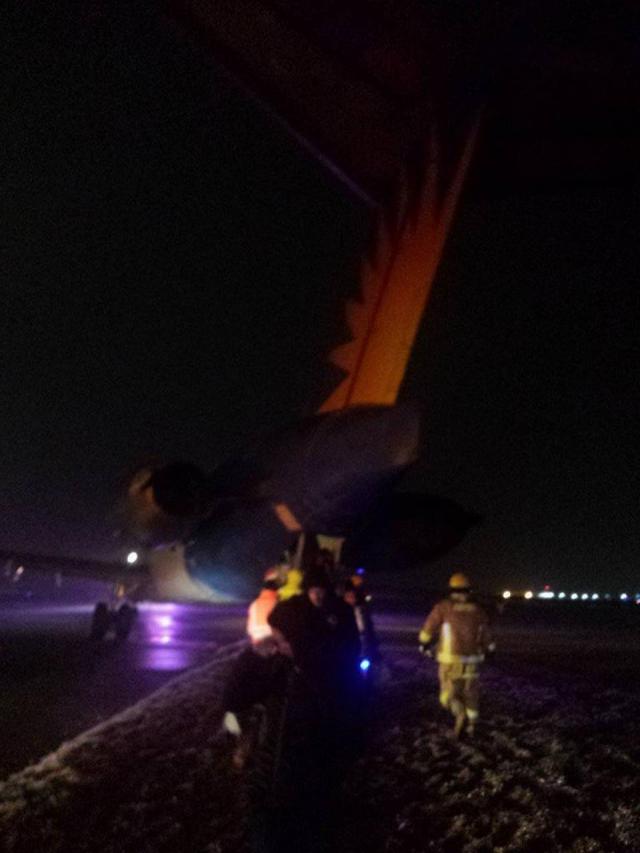 Sortie de taxiway au roulage d'un avion de Allegiant Air