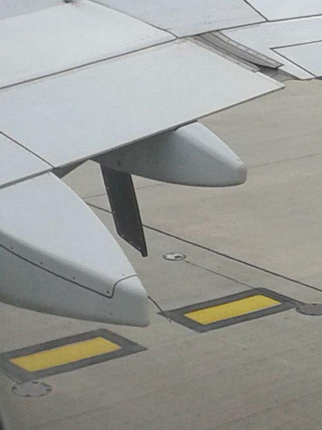 Retour d'un avion de Monarch cause élément d'aile perdu