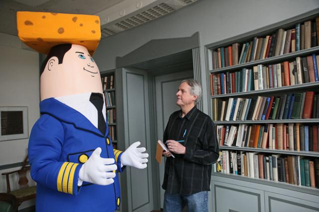 Otto, le pilote automatique de 'Airplane' fait de la pub