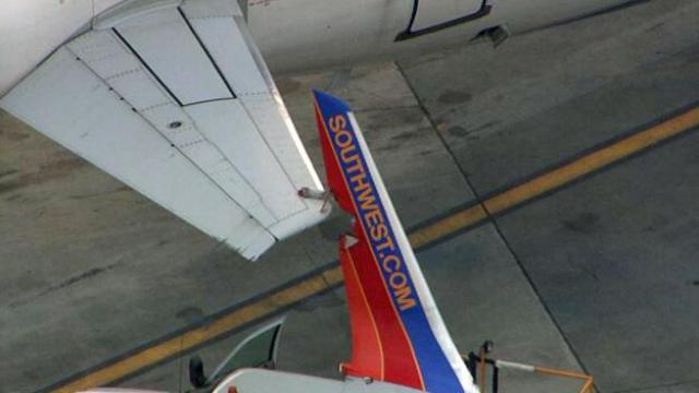 Un avion de Southwest au sol heurte de l'aile un de JetBlue