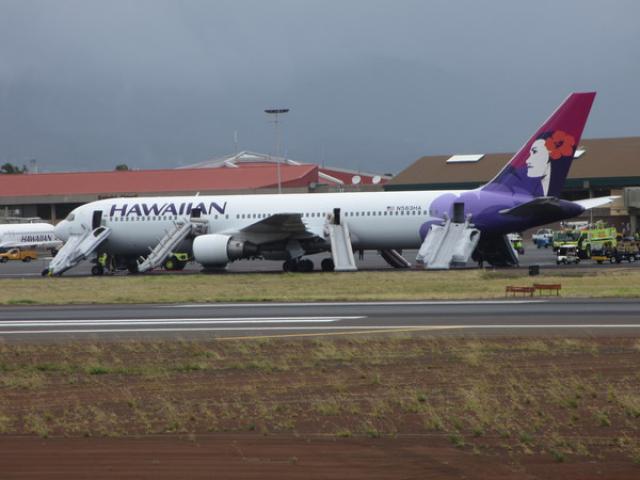 Retour et évacuation d'un avion de Hawaiian cause odeur
