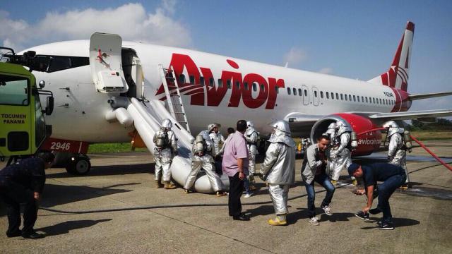 Éclatement de pneus au décollage d'un avion de Avior