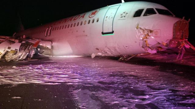 Violente sortie de piste au poser d'un avion de Air Canada