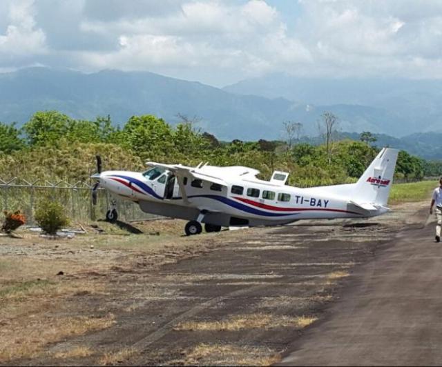 Sortie de piste à l'atterrissage d'un avion de Aerobell
