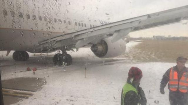 Sortie de piste au poser d'un avion de United Airlines