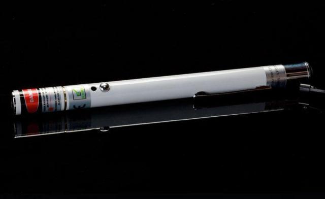 Le constructeur Airbus teste un film anti-rayons laser
