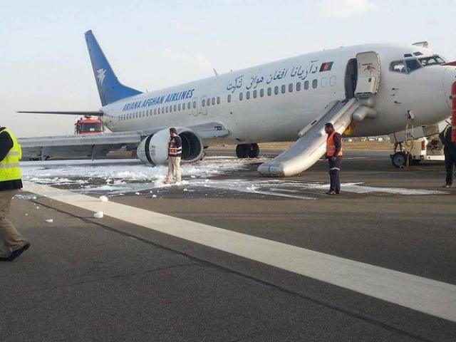 Effacement de train au poser d'un avion de Ariana Afghan
