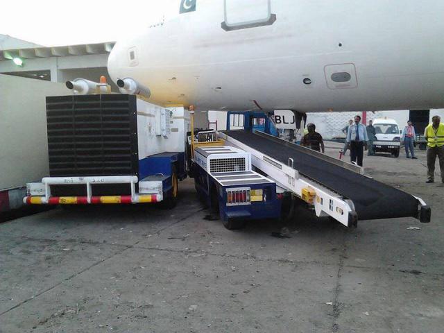 Un avion de Shaheen Airlines heurte un mur à cause du vent